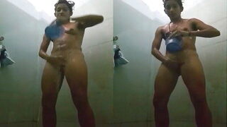 Today Exclusive Desi Ladki Bathing | Real Moments