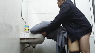 Indian aunty fucked lover public toilet MMS